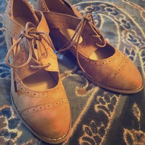 Cutout Lace-up Low Heel Oxford Shoes